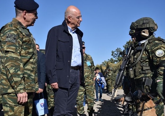 Ο κύριος Δένδιας σε παλαιότερη άσκηση "Αίσιος Οιωνός" στον Έβρο.