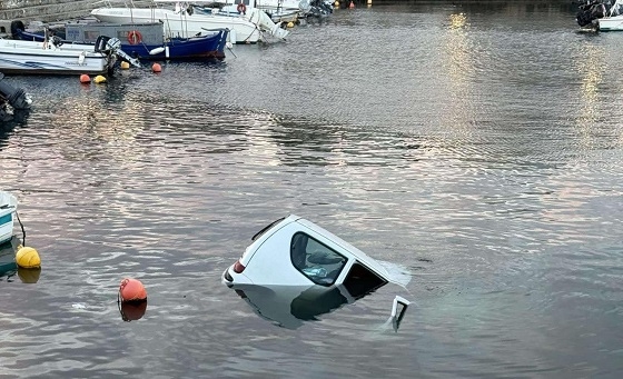 Αυτοκίνητο έπεσε μέσα στο λιμάνι της Αλεξανδρούπολης.