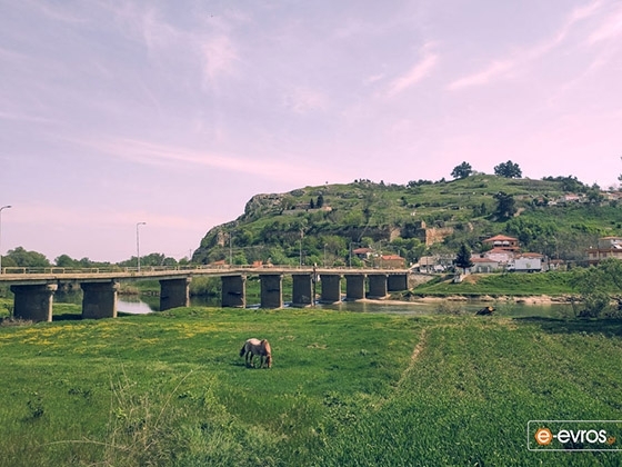Επιτέλους, μπήκαν υπογραφές για νέα γέφυρα στον Ερυθροπόταμο.