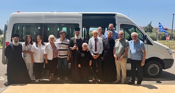 Η δωρεά του λεωφορείου έγινε για τις ανάγκες των τρφίμων του Γηροκομείου και του "Αγίου Κυπριανού".