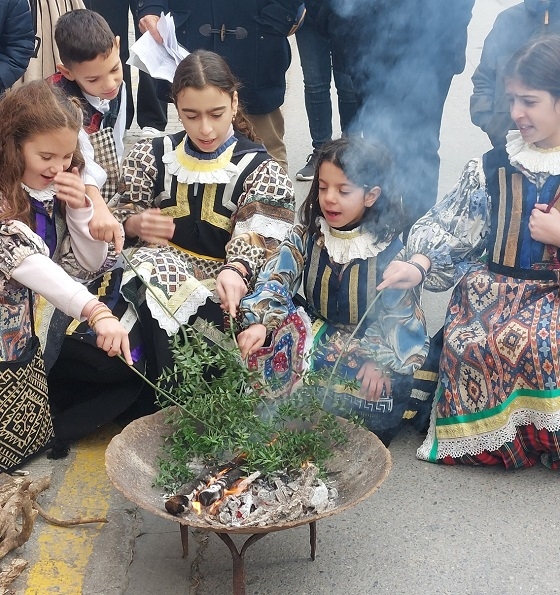 Σαρακατσάνικα κάλαντα στο κέντρο της Αλεξανδρούπολης.