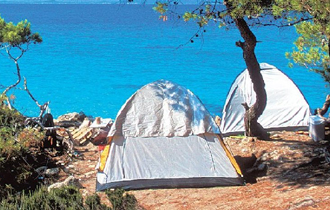 Οι φθηνές ή φυσιολατρικές λύσεις διακοπών μπορεί τελικά να κοστίσουν πολύ ακριβά.