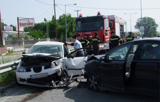 Μπήκε στο αντίθετο ρεύμα κι εμβόλισε τέσσερα αυτοκίνητα.