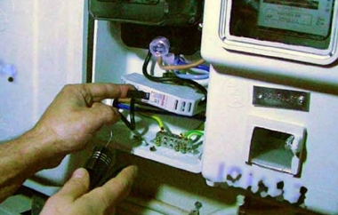 Αφορά αυτούς που δεν έχουν ρεύμα λόγω χρεών.