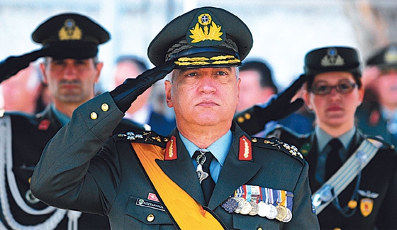 Παραμένει ο Κωσταράκος Αρχηγός ΓΕΕΘΑ.