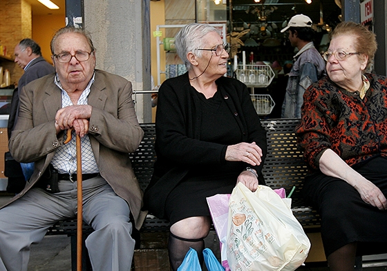 Οι συντάξεις έχουν δεχθεί ισχυρά πλήγματα από τα απανωτά μνημόνια