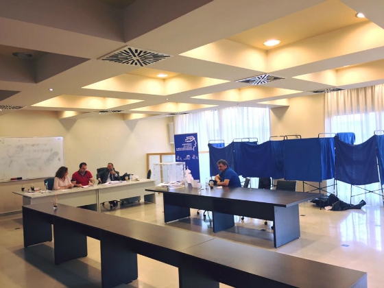 Σχεδόν επτακόσιοι (700) εμπόροι και επιχειρηματίες της πόλης μας στηρίξανε τη διαδικασία.