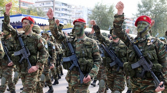 Σχέδιο για μειώσεις, από 200-400 ευρώ, στους μισθούς των στρατιωτικών