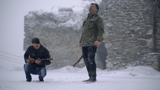 Όσο βαρούν τα σίδερα: Το νέο, "θυελώδες", Greek Natural Video σε πρώτη προβολή