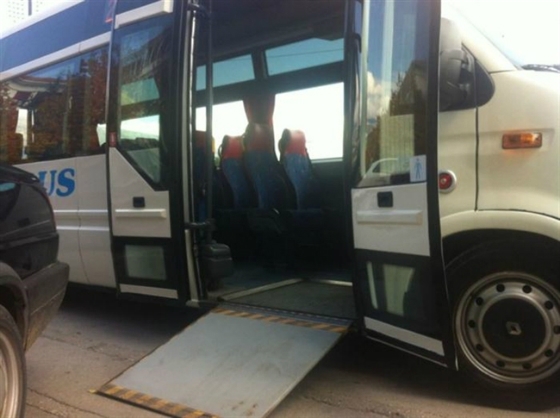 Λεωφορείο με ράμπα δώρισε το Ευγενίδειο στο Ειδικό Σχολείο Αλεξανδρούπολης