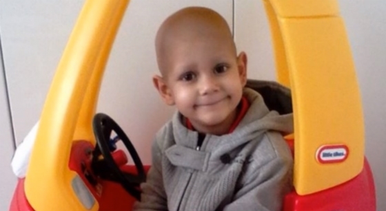 Η οικογένεια του μικρού Βαγγέλη προσφέρει μέρος των χρημάτων από τον έρανο σε Σύλλογο Καρκινοπαθών του Έβρου 