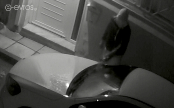 Το δράστη ή τους δράστες που καταστρέφουν ολοσχερώς τα οχήματα τους ψάχνουν μέλη οικογένειας από την Αλεξανδρούπολη