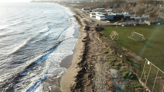 Παραλίες της Αλεξανδρούπολης: Ένας απέραντος, "γαλάζιος"... σκουπιδότοπος