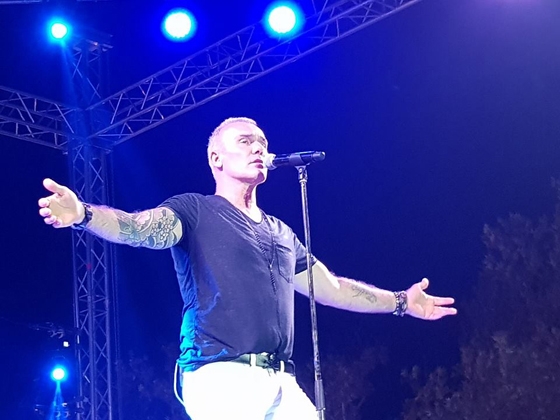 Ο Στέλιος Ρόκκος στη σκηνή του Πάρκου Κυκλοφοριακής Αγωγής 