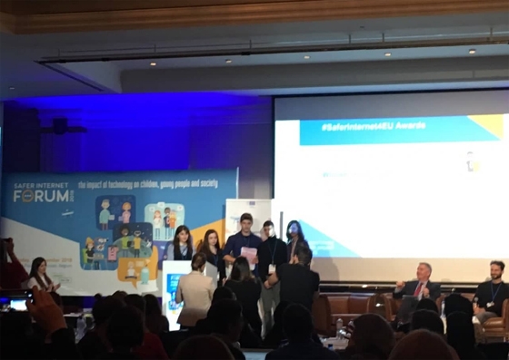 Οι μικρές ιδιοφυΐες από το Τυχερό παραλαμβάνουν το βραβείο τους! 