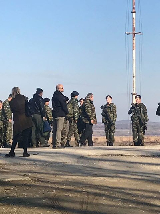 Ο Πάνος Καμμένος λίγο μετά την προσγείωση του ελικοπτέρου στο Φυλάκιο Πέταλο