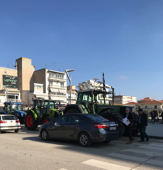 «Κατέβηκαν» στους δρόμους τα τρακτέρ των Εβριτών αγροτών 