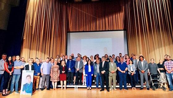 Η δημοτική παράταξη ΑΝΑΣΑ κατά την παρουσίασή της στο δημοτικό θέατρο για τις εκλογές του 2019