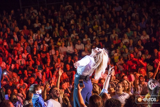 Η Ελεωνόρα Ζουγανέλη live στο θέατρο του Οικοπάρκου Αλτιναλμάζη (video)