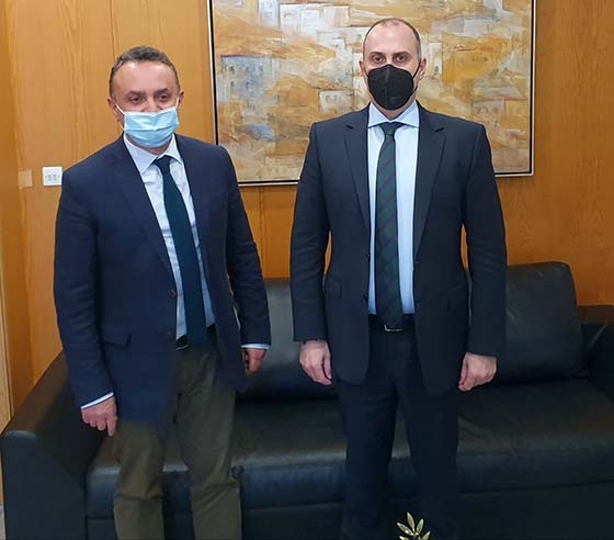 Στιγμιότυπο από τη χθεσινή συνάντηση του Σταύρου Κελέτση με τον Γενικό Γραμματέα του Υπουργείου Υποδομών.