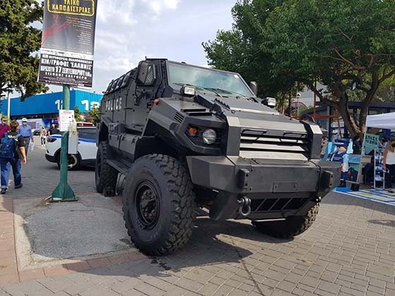 Ο τεθωρακισμένος «τυφώνας» της ΕΛΑΣ που περιπολούσε στα σύνορα του Έβρου "κλέβει" τις εντυπώσεις στη ΔΕΘ