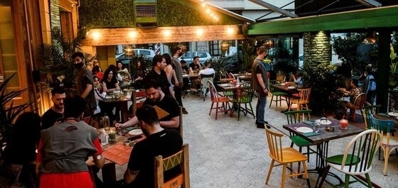 Ελευθέρας παντού για τους εμβολιασμένους - «Όχι» σε επιπλέον μέτρα για τους ανεμβολίαστους