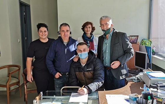 Με το... σκουφάκι του Α.Σ. ΑμεΑ "ΚΟΤΙΝΟΣ" θα αγωνίζεται πλέον ο Δημοσθένης Μιχαλεντζάκης!