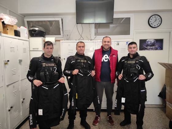 Παραδόθηκαν 141 στολές σε δικυκλιστές της Ομάδας ΔΙΑΣ και Τροχαίας στην Περιφέρεια ΑΜΘ