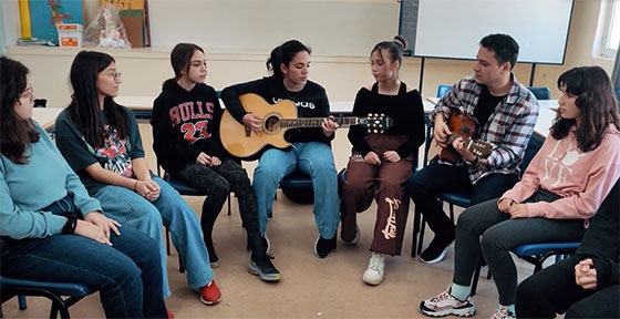 Οι μαθητές με τον καθηγητή τους επί το έργον!