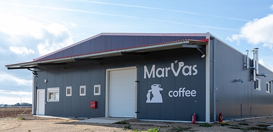 Ανακαλύψτε σήμερα τον πολλά υποσχόμενο κόσμο του "Marvas Coffee Roasters" με μια ξενάγηση και συνεδρία γευσιγνωσίας στις εγκαταστάσεις του. 