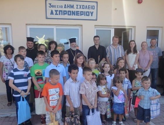 Όταν ακόμα το σχολείο Ασπρονερίου είχε αρκετούς μαθητές για να λειτουργήσει.