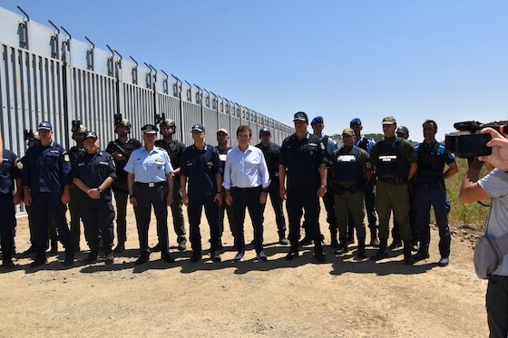 Ο Υπουργός πραγματοποίησε αυτοψία κατά μήκος του τεχνητού εμποδίου στην ευρύτερη περιοχή του Σουφλίου.