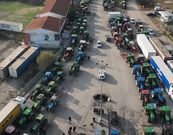 Η Ένωση Τουριστικών Γραφείων Μακεδονίας–Θράκης (ΕΤΓΜΘ) απευθύνει έκκληση προς τους αγρότες, ζητώντας τη διευκόλυνση της κυκλοφορίας στο εθνικό και επαρχιακό οδικό δίκτυο.