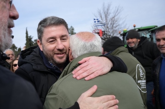 «Φέτος, αν δεν τους στηρίξουμε, είναι στο χείλος της καταστροφής», προειδοποιεί ο προέδρος του ΠΑΣΟΚ