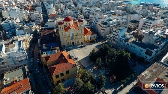 Στο τέλος της Θείας Λειτουργίας κάθε παιδί θα λάβει από ένα στυλό με ευχές για δύναμη και φώτιση και για καλή επιτυχία στις εξετάσεις