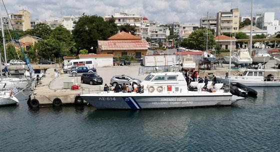 49 παράνομους μετανάστες περισυνέλεξε το Λιμενικό από την θαλάσσια περιοχή της Χηλής