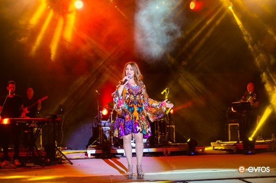 Η Καίτη Γαρμπή μάγεψε το κοινό σε μία μοναδική συναυλία στο θέατρο Αλτιναλμάζη (pics & video)