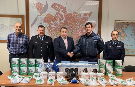 Αντιασφυξιογόνες μάσκες του Δήμου Γλυφάδας μοιράστηκαν στους φύλακες των συνόρων