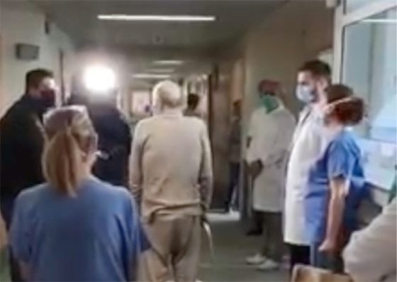 85χρονος από το Διδυμότειχο "πάλεψε" με τον κορονοϊό και βγήκε νικητής - Συγκινητικές στιγμές στο ΠΓΝΑ (video)