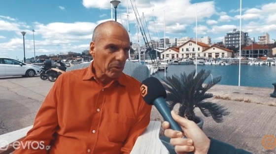 Στιγμιότυπο από την συνέντευξη που είχε παραχωρήσει ο Γιάνης Βαρουφάκης στο e-evros.gr και την Μαρία Γαβριηλίδη