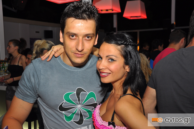 H μοναδική Angela Pandelis, στο Faces Club για ένα set - O κόσμος.