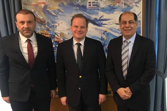 Στιγμιότυπο από τη συνάντηση των Χατζημιχαήλ, Καραμανλή και Χατζηκωνσταντίνου