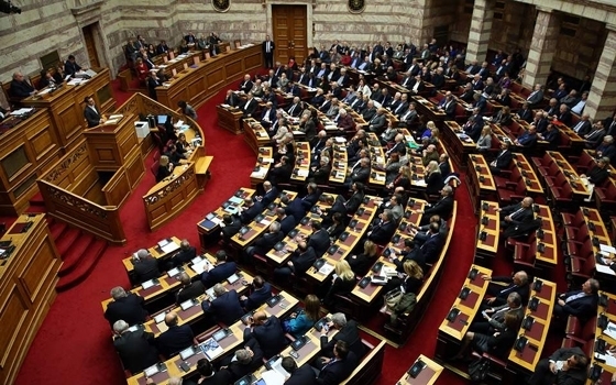 Διπλή δωρεά της Βουλής προς τα Υπουργεία Υγείας και Εθνικής Άμυνας - 1 εκ. ευρώ για τις ανάγκες στον Έβρο