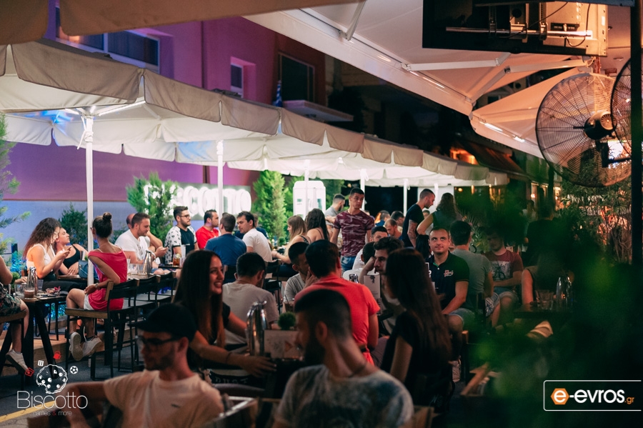 Δοκιμάζοντας τα νέα πιάτα και το cocktail list στο Biscotto, στο κέντρο της Αλεξανδρούπολης