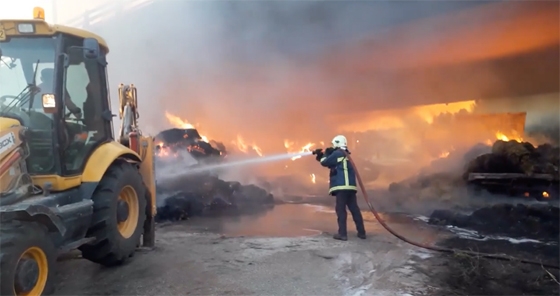 Στιγμιότυπο από την κατάσβεση της φωτιάς