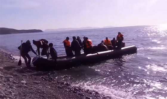 Βίντεο ντοκουμέντο: Άφιξη μεταναστών σε παραλία της Σαμοθράκης 