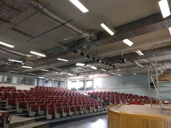 Η απάντηση της διοίκησης του ΔΠΘ για την πτώση κομματιού της οροφής στο αμφιθέατρο της Παλιάς Νομικής