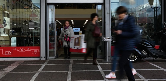 Τι ισχύει για τη μεταφορά των εορτασμών της Πρωτομαγιάς - Πως θα λειτουργήσουν τα καταστήματα