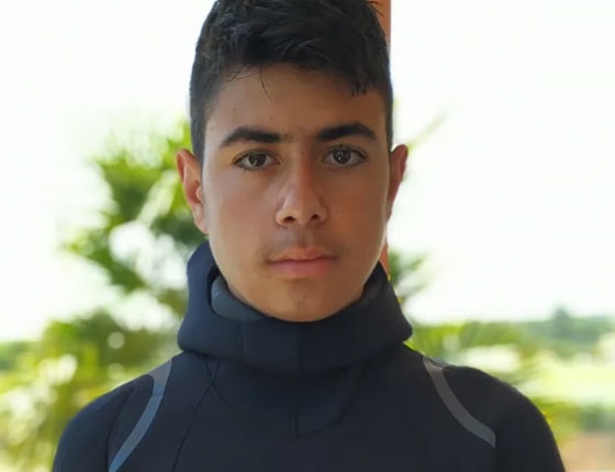 13χρονος από τα Άβδηρα εδώ και χρόνια μαζεύει τα σκουπίδια από την θάλασσα & τις ακτές