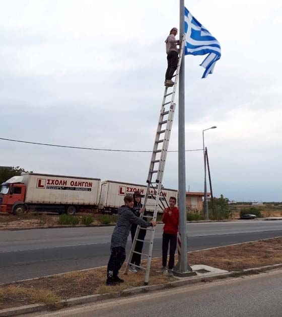 Τρία χρόνια πριν οι ανήλικοι μαθητές ύψωναν τις ελληνικές σημαίες στον οικισμό του Απαλού.